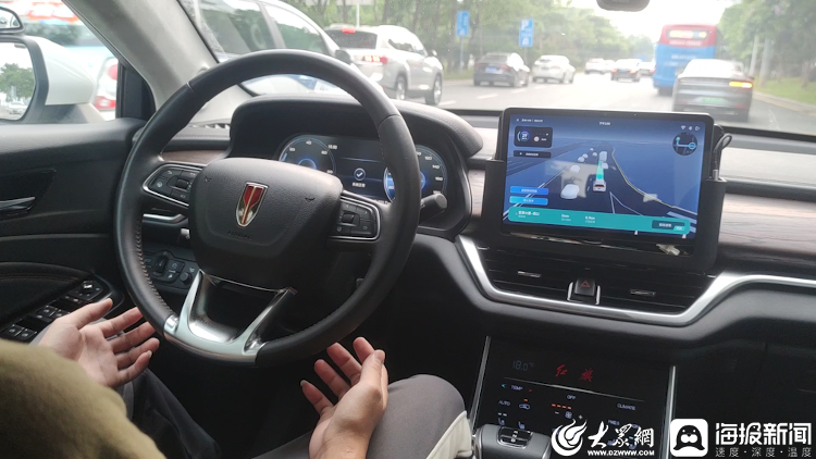 深圳无人驾驶汽车ob欧宝合法上路首日 记者市区试乘：时速30公里遇车调头主动避让